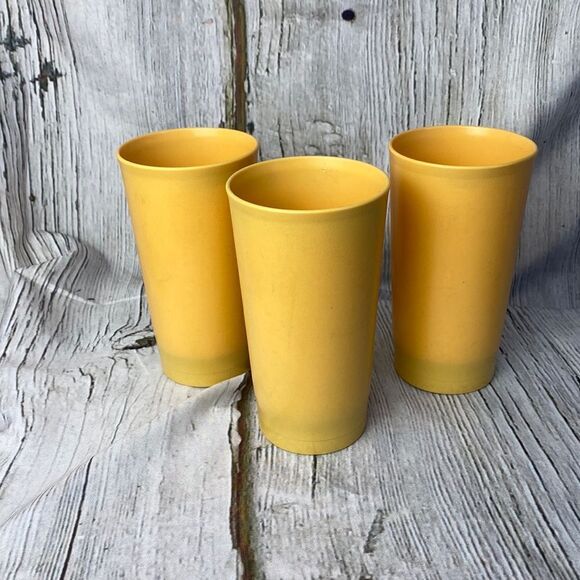 Vintage Tupperware Tumblers Set of Three Yellow - Picture 1 of 5